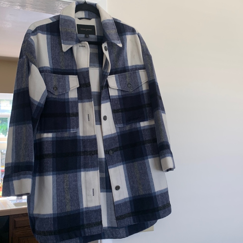 Banana Republic plaid blue shaket. Womens petite s.